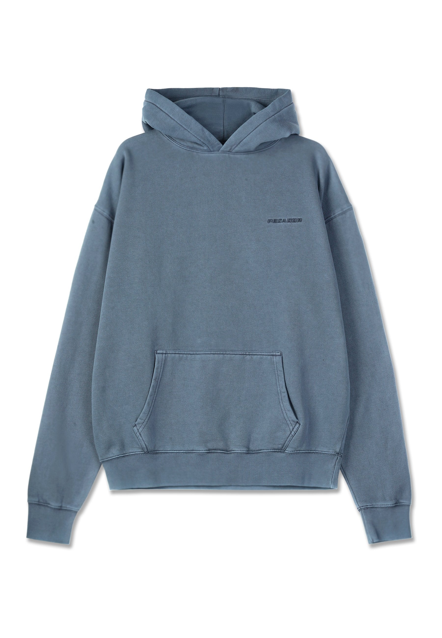 Blaues Baumwoll-Sweatshirt mit Kapuze, Vorderseitentasche und gerippten Bündchen. Mit kleinem, schwarzem Logo auf der Brust. Weiche Textur, lässiges Design.