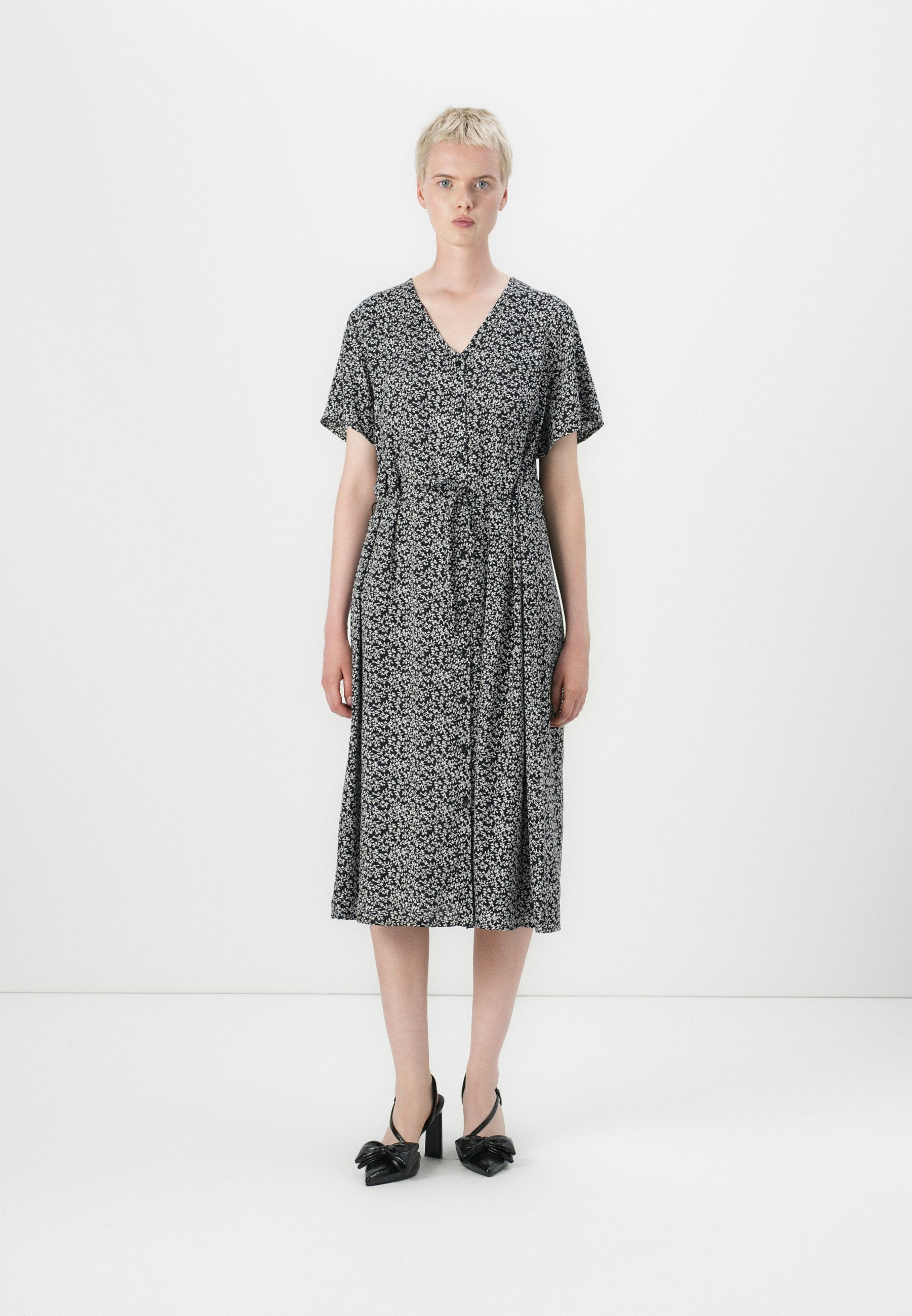 Pieces PCNYA V NECK MIDI DRESS