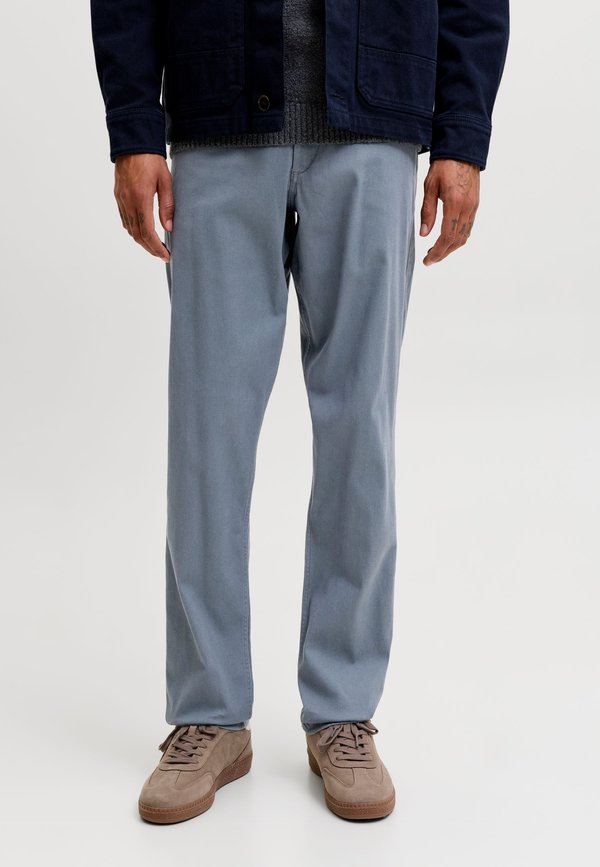 Jack & Jones JPSTKANE DAVE CHINO NOOS - Trousers - turbulence