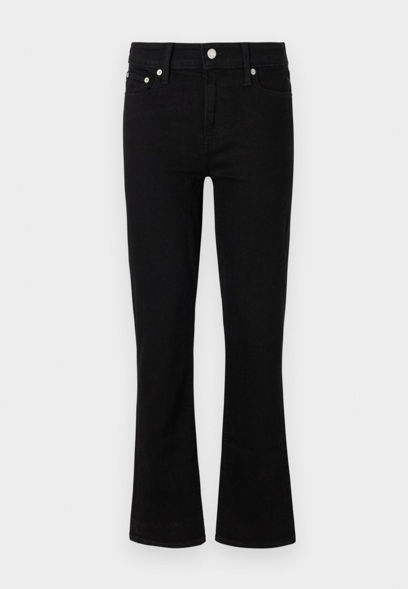 Schwarze, ausgestellte Jeans aus Denim mit taillierten Bund, Fünf-Taschen-Design und silbernen Hardware-Details. Sie besitzen eine glatte Textur und sind in Standardlänge.
