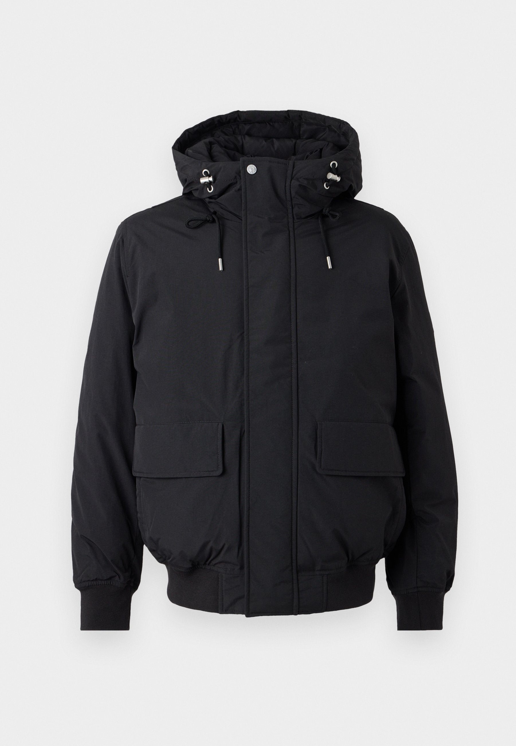 Schwarze Kapuzenjacke mit Reißverschluss, elastischen Bündchen und zwei Vorderaschen. Glattes Material mit einem leichten, gepolsterten Design.