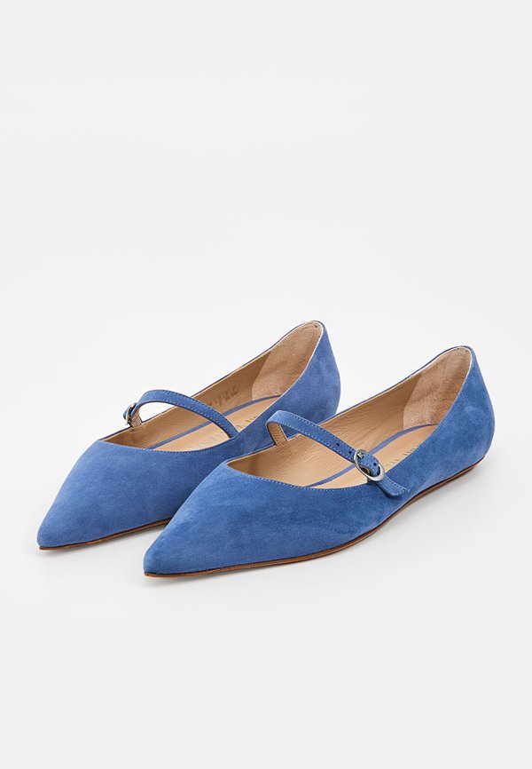 Stuart Weitzman EMILIA