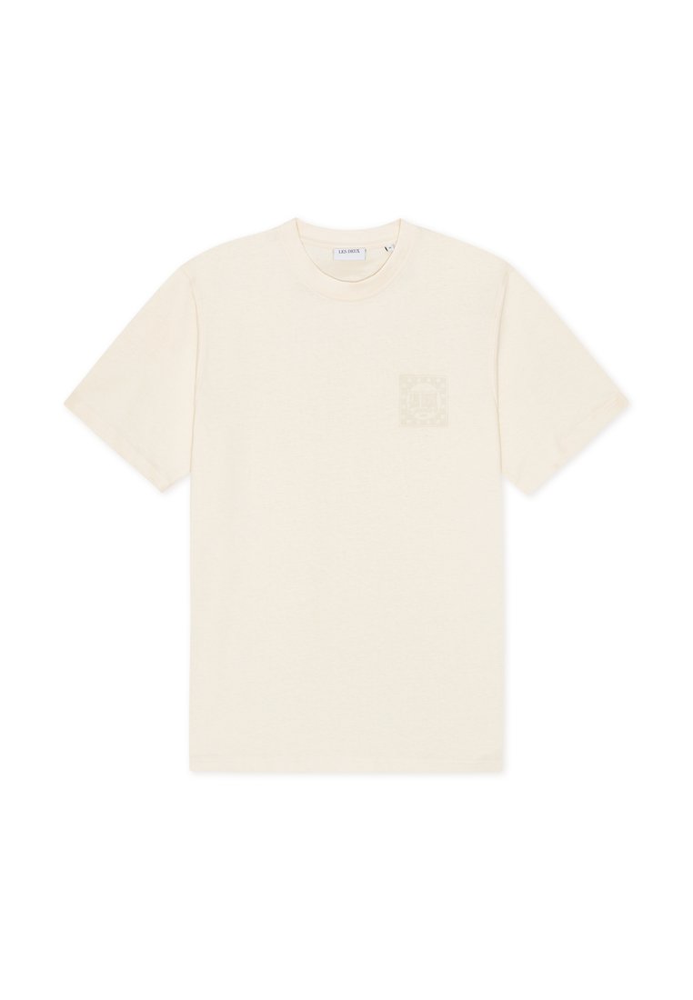 Cremefarbenes Baumwoll-T-Shirt mit kurzen Ärmeln, einem Rundhalsausschnitt und einem dezenten gemusterten Brustgrafik-Detail.