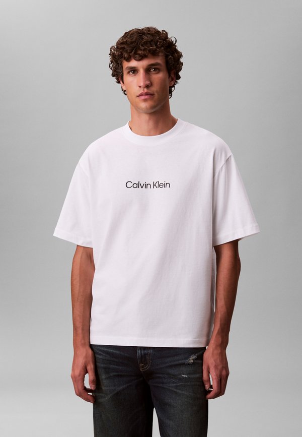 Calvin Klein STANDARD LOGO TEE - Print T-shirt - bright white