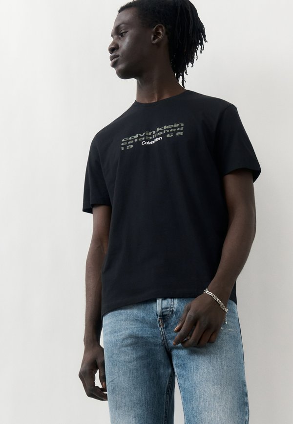 Calvin Klein Jeans FUTUR - Print T-shirt - black