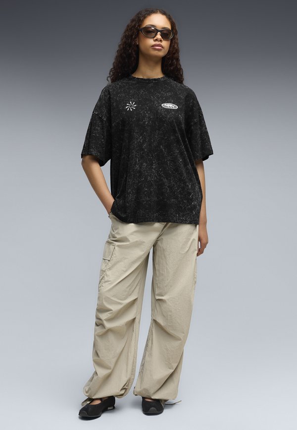 Puma FUTURE.PUMA.ARCHIVE WASHED OVERSIZED GRAPHIC T-SHIRT - Print T-shirt - black