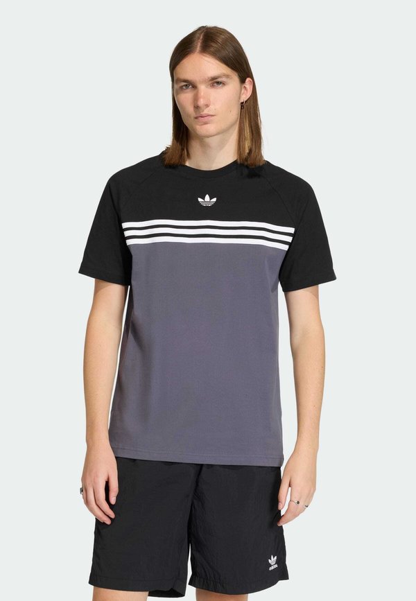 adidas Originals CHEST - Print T-shirt - aurora onix/black