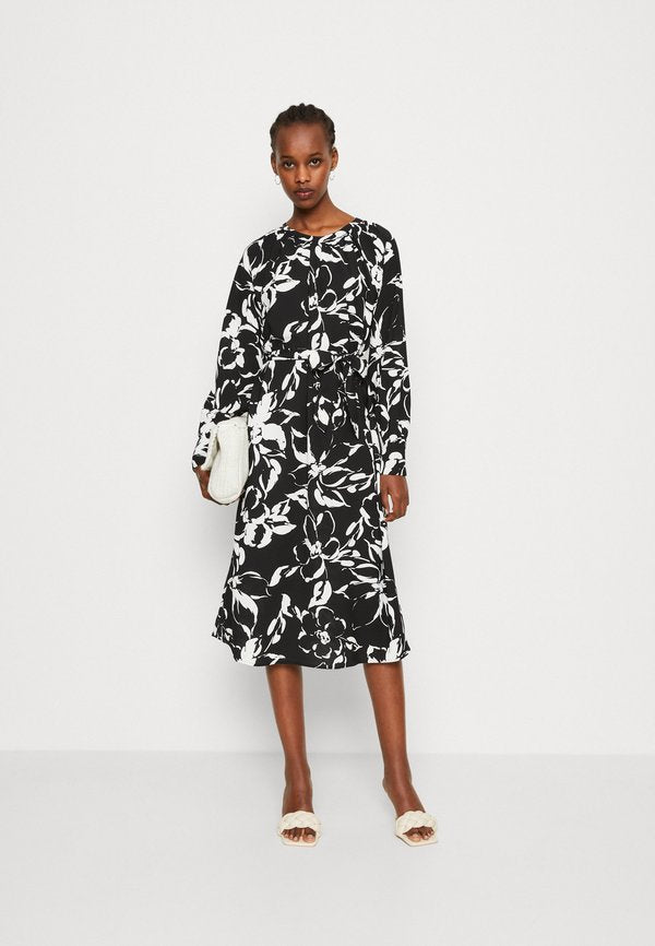 Vero Moda VMPOLLIANA INGE CALF DRESS