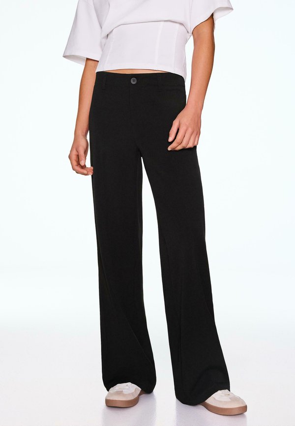 Bershka WIDE-LEG - TROUSERS - Trousers - black