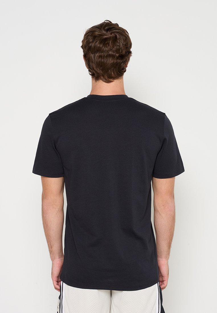 Under Armour LOOSE FIT