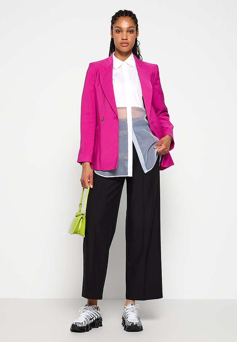 DKNY