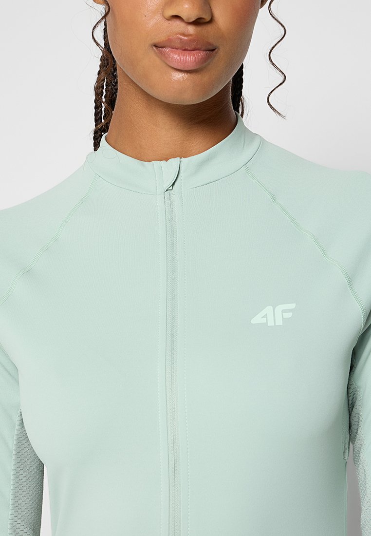 4F