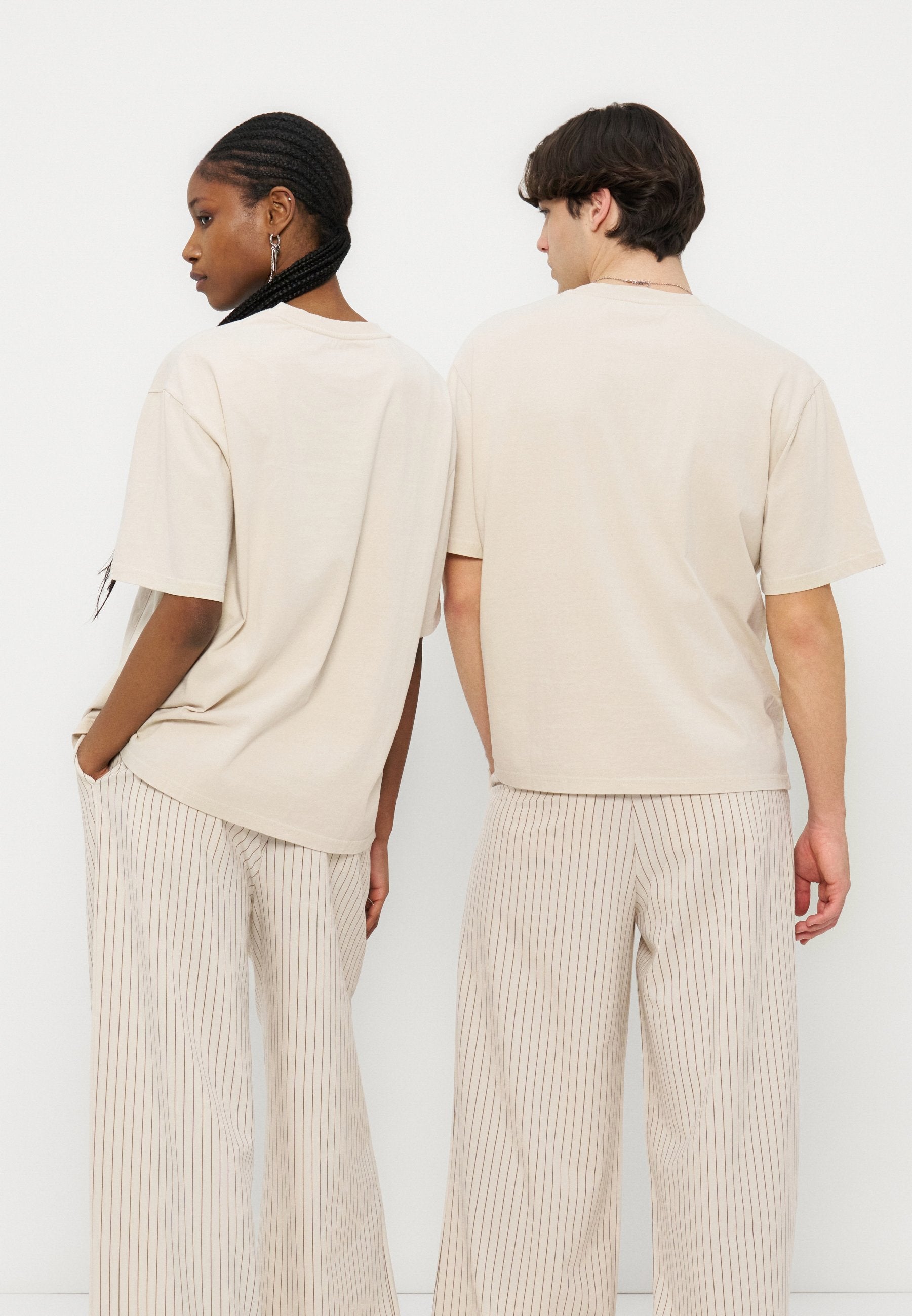 YOURTURN OVERSIZED FIT WITH SEAMS AND EMBRO