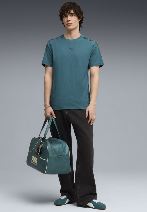 Puma ESS TAPE TEE - Print T-shirt - emerald ice