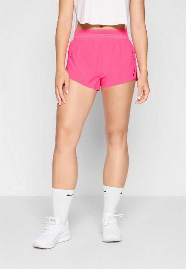Nike Performance W NK ARSWFT DFADV MR 3IN SHORT - Sports shorts - hyper pink/black