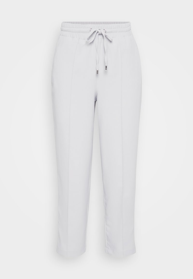 Hellgraue elastische Bundhose mit verstellbarem Kordelzug, ausgestattet mit zwei Seitentaschen und einem schmal zulaufenden Bein. Glatte Stofftextur.