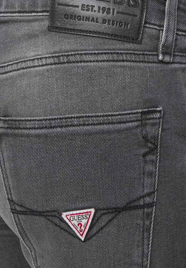 Guess CHRIS