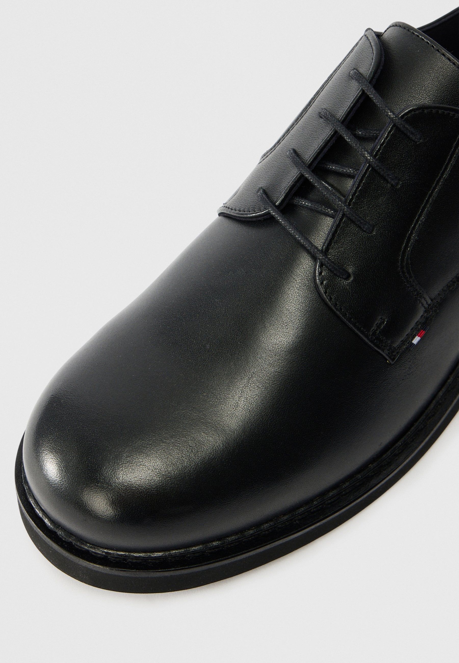 ULTRA LIGHTWEIGHT LEATHER DERBY SHOES Media 5