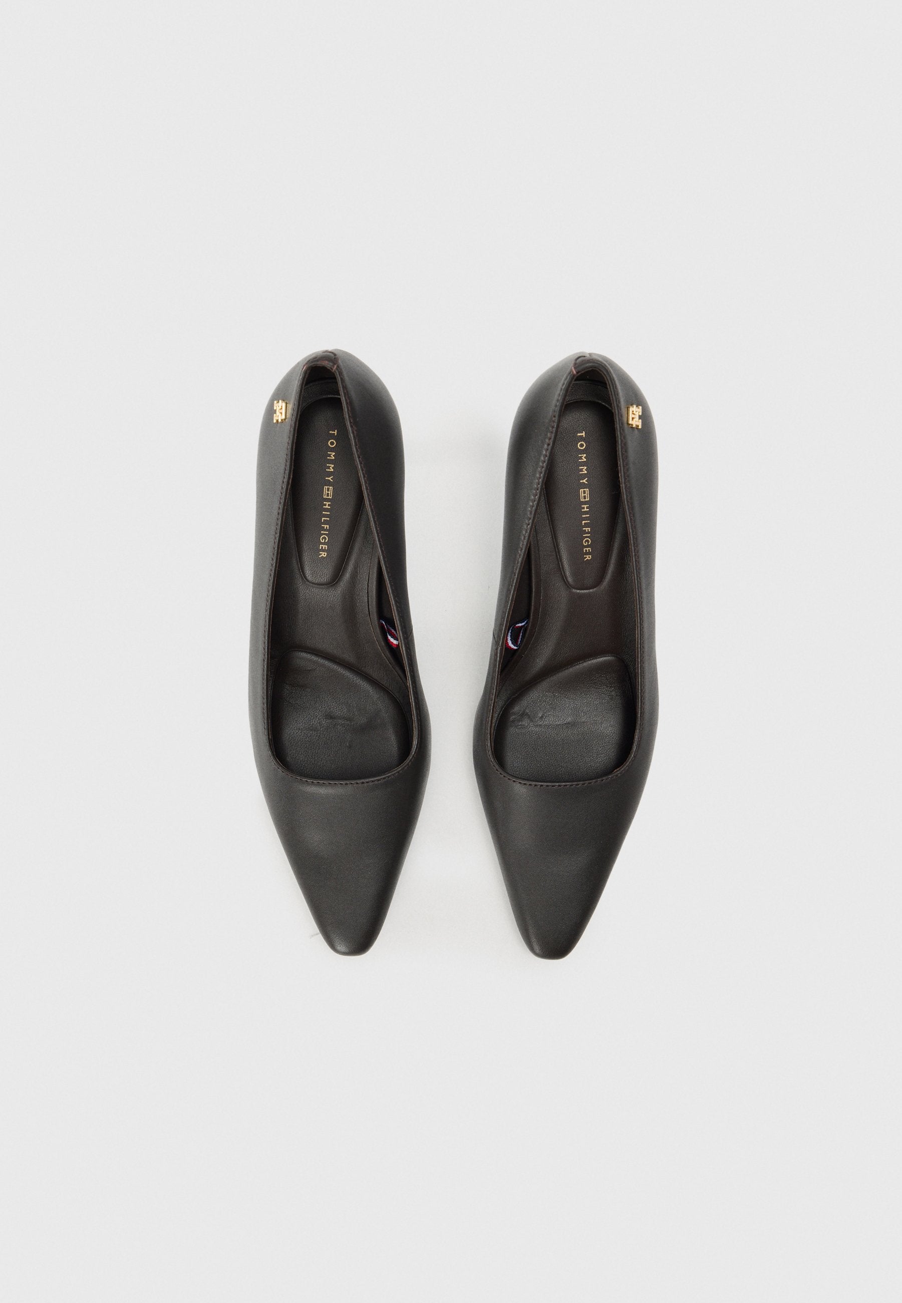TH MONOGRAM PLAQUE LEATHER HIGH HEELS Media 4