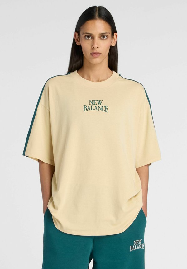 New Balance LINEAR HERITAGE OVERSIZED T-SHIRT - Print T-shirt - toasted sesame