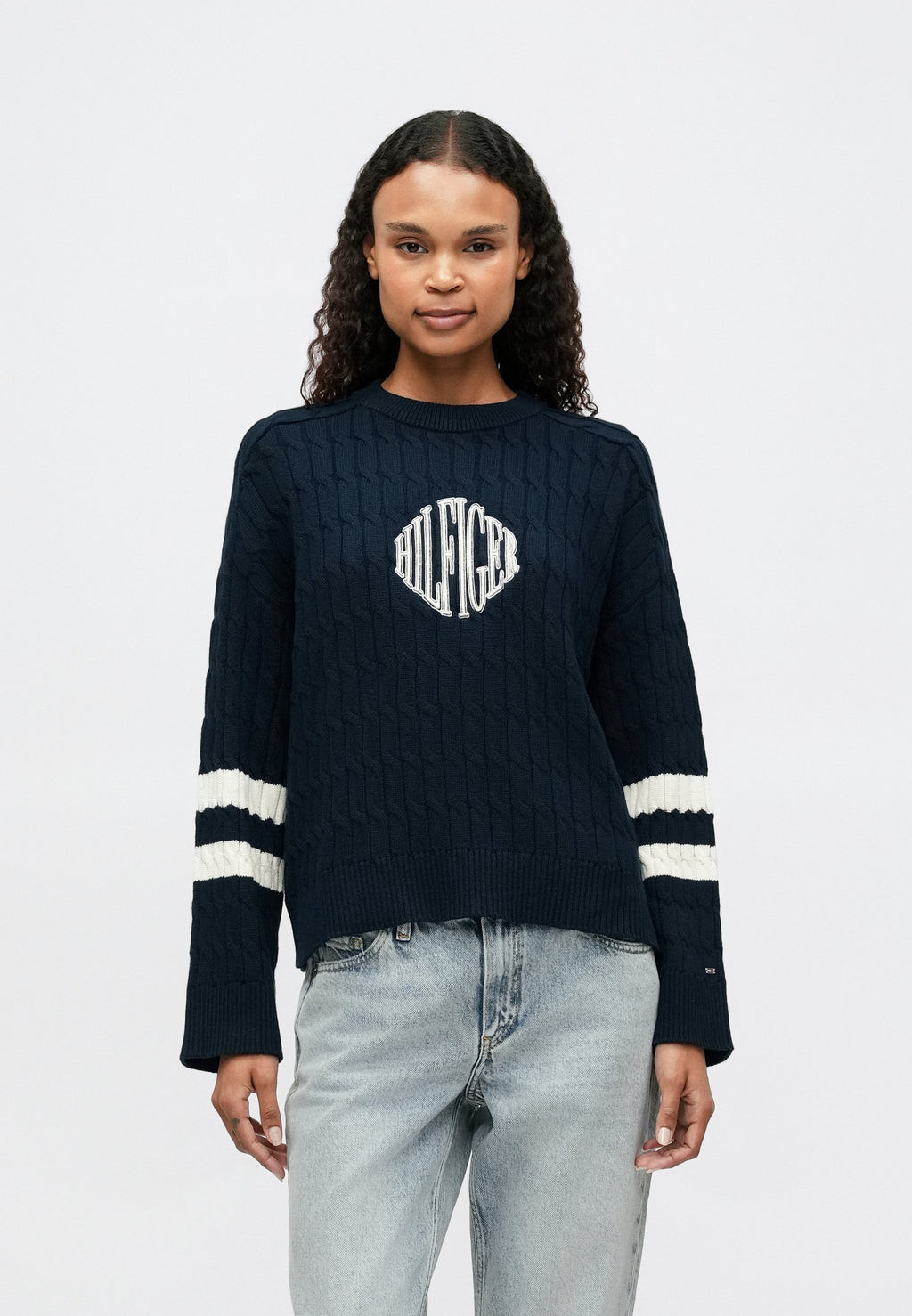 LOGO EMBROIDERY RELAXED CABLE KNIT JUMPER Media 3