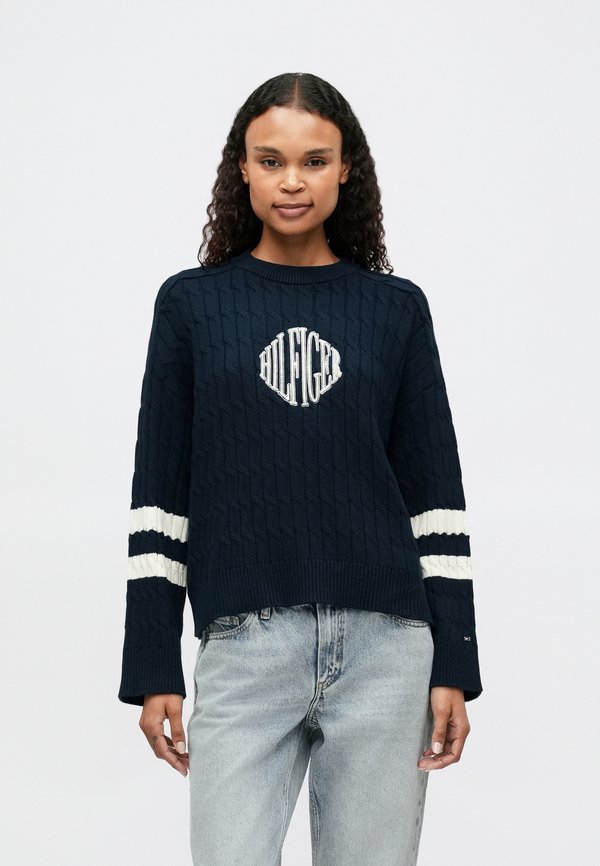 Tommy Hilfiger LOGO EMBROIDERY RELAXED CABLE KNIT JUMPER - Jumper - dark night navy