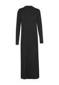 Schwarzes langärmliges Kleid mit hohem Ausschnitt, gerader Silhouette, seitlichem Schlitz und glatter Textur. Geeignet für verschiedene Anlässe.