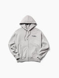 Hellgrauer Kapuzenpullover mit Reißverschluss, Vordertaschen und Kordelzug in der Kapuze, mit dem Schriftzug „gap-awake new york“ auf der linken Brust.