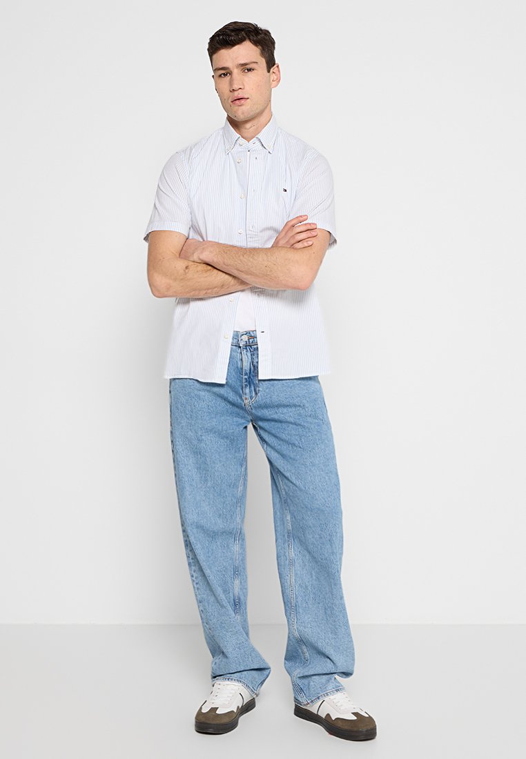 REGULAR FIT Media 2