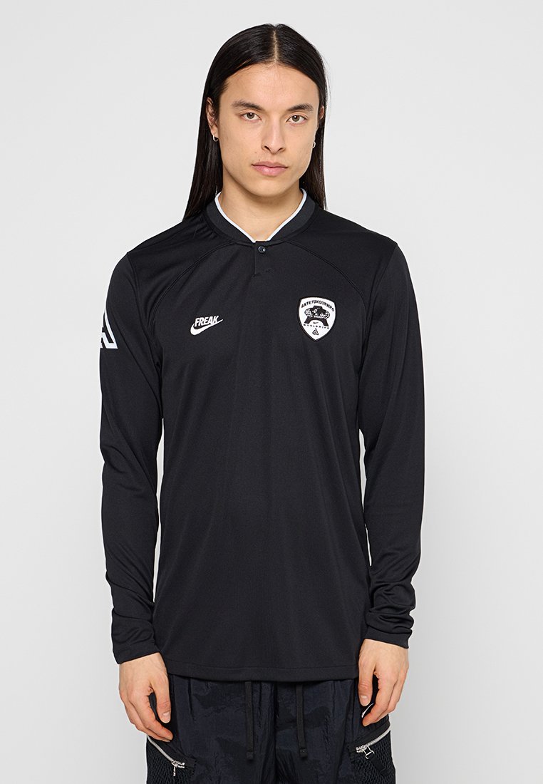 Nike Performance
