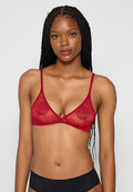 Rotes Spitzen-Bralette mit dreieckigen Cups, verstellbaren Trägern und einem durchsichtigen Design. Verfügt über ein texturiertes geometrisches Muster.
