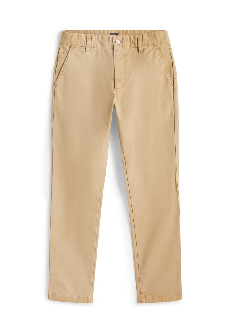 Beige gerade geschnittene Hose mit Fronttaschen, Gürtelschlaufen, Knopf- und Reißverschluss, auf weißem Hintergrund dargestellt.