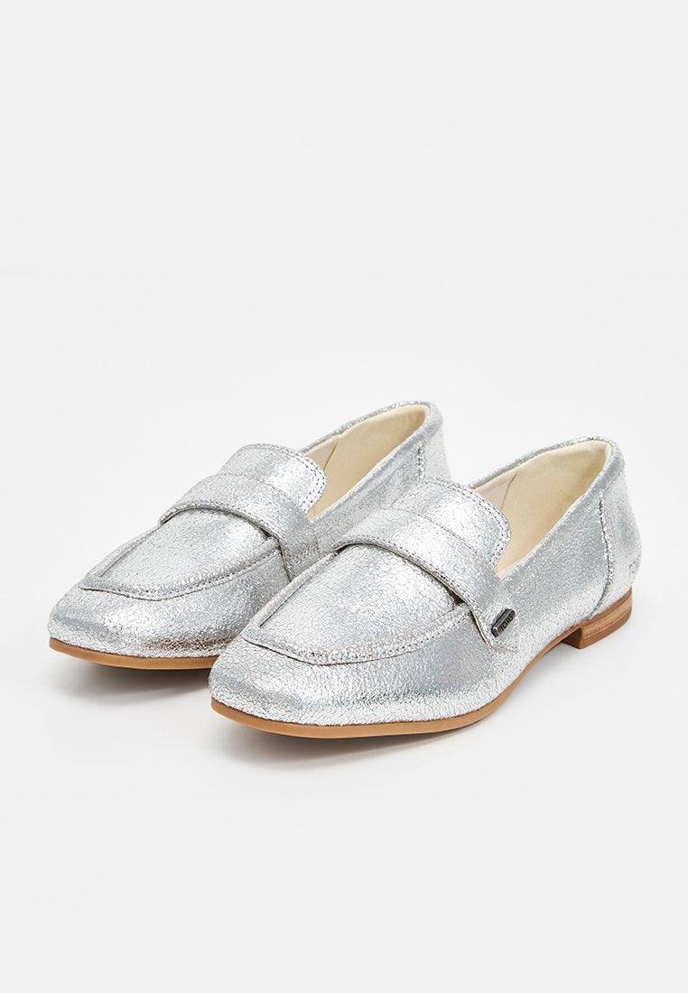 TOMS LYNETTE