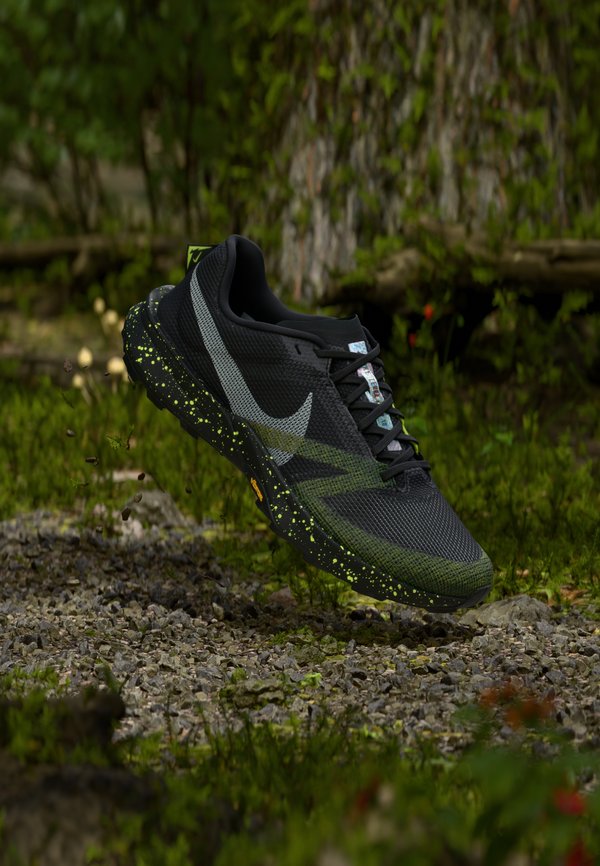 Nike Performance TERRA KIGER 10 - Trail running shoes - black/phantom/volt ice/tattoo/platinum-coloured violet