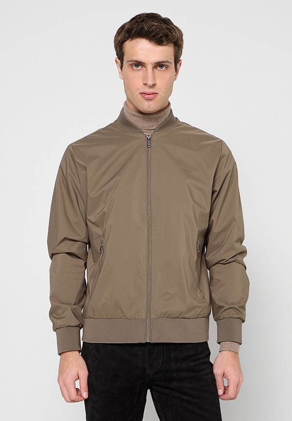 Calvin Klein REGULAR FIT