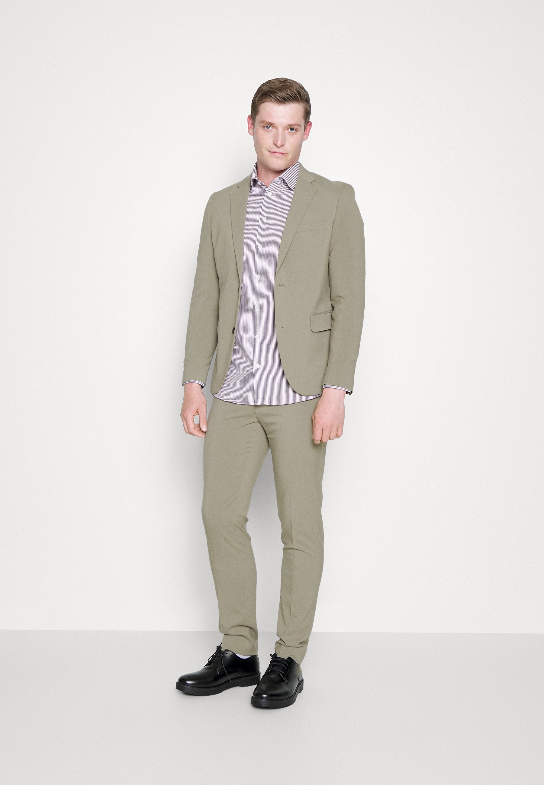 PLAIN MENS SUIT SET Media 3