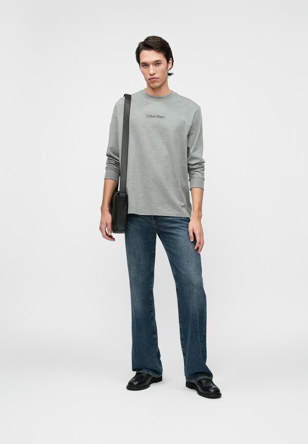 Calvin Klein RELAXED STANDARD LOGO CREWNECK TEE