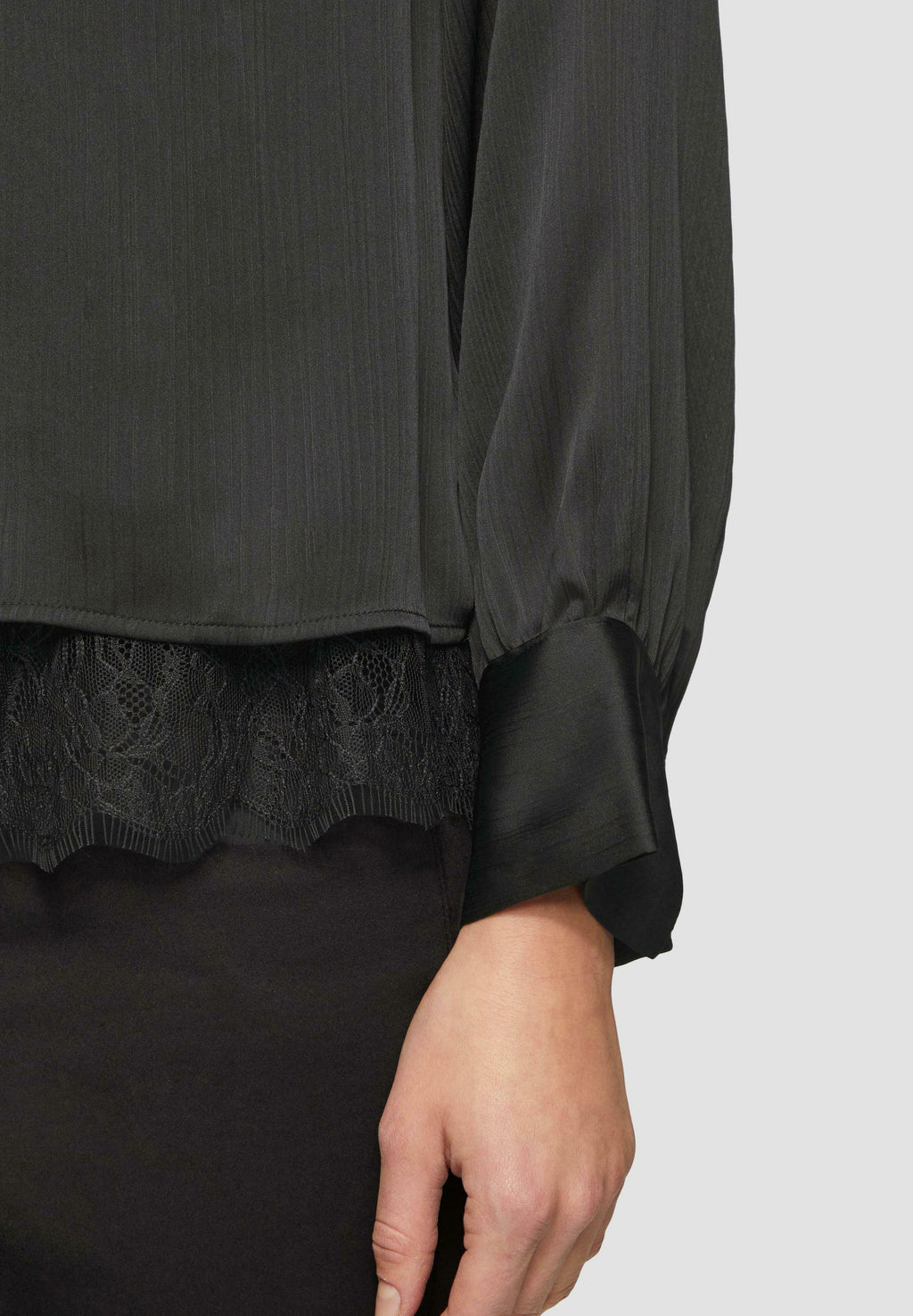 s.Oliver BLACK LABEL MIT DETAILS