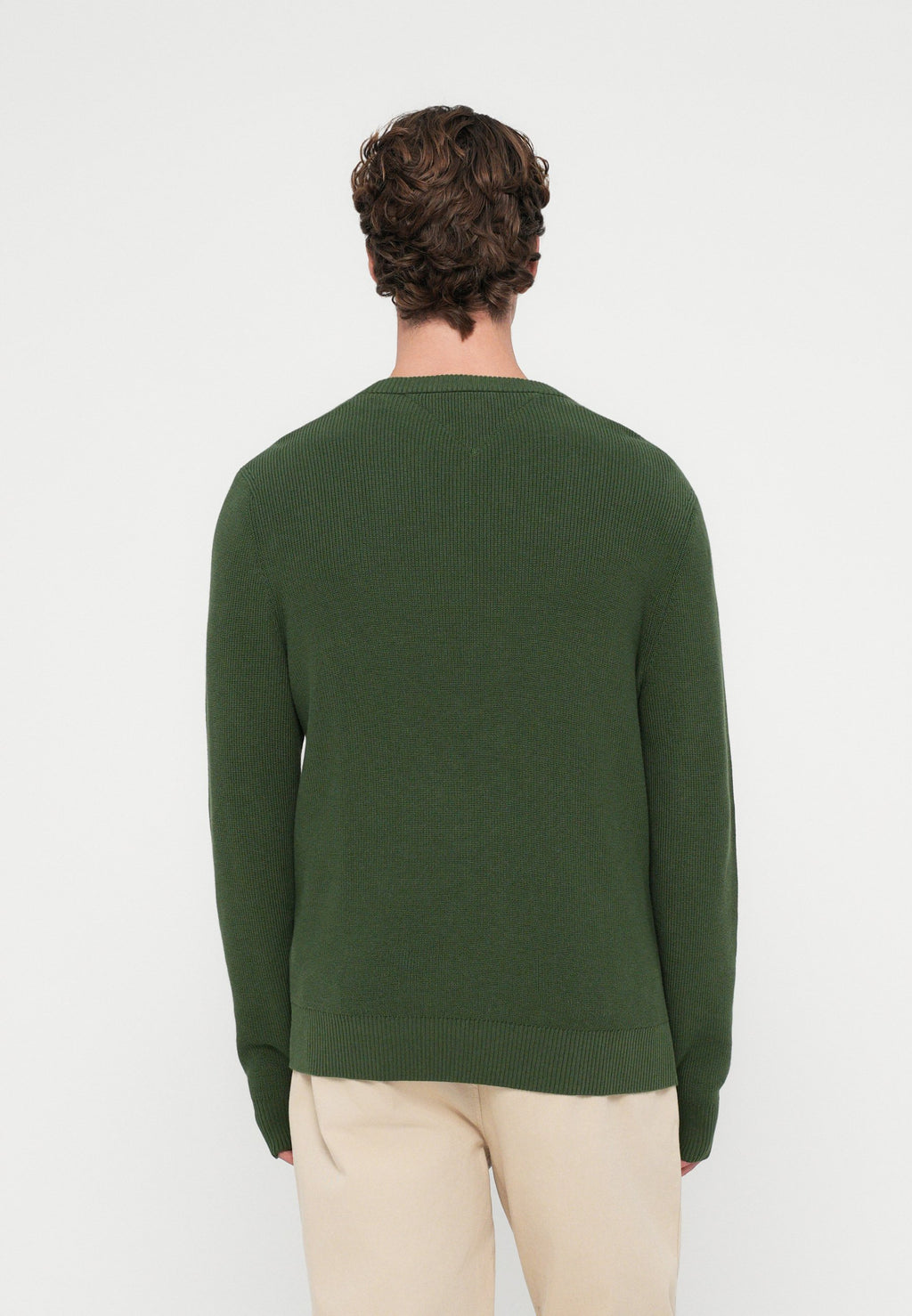 SEASONAL GRAPHIC C NECK Media 4