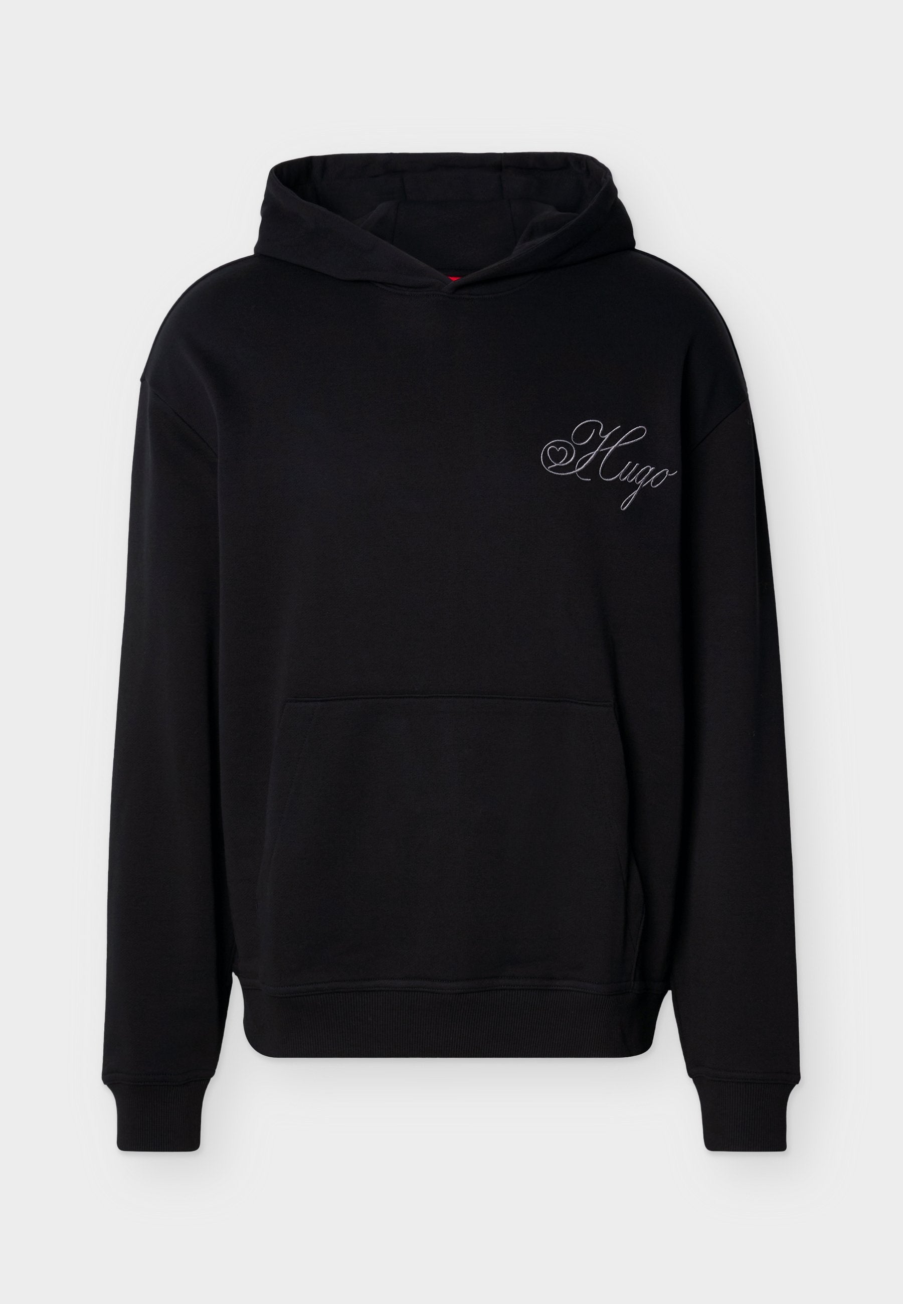 Schwarzer Kapuzenpullover mit Fronttasche und kursivem "Hugo"-Logo auf der oberen linken Brust.