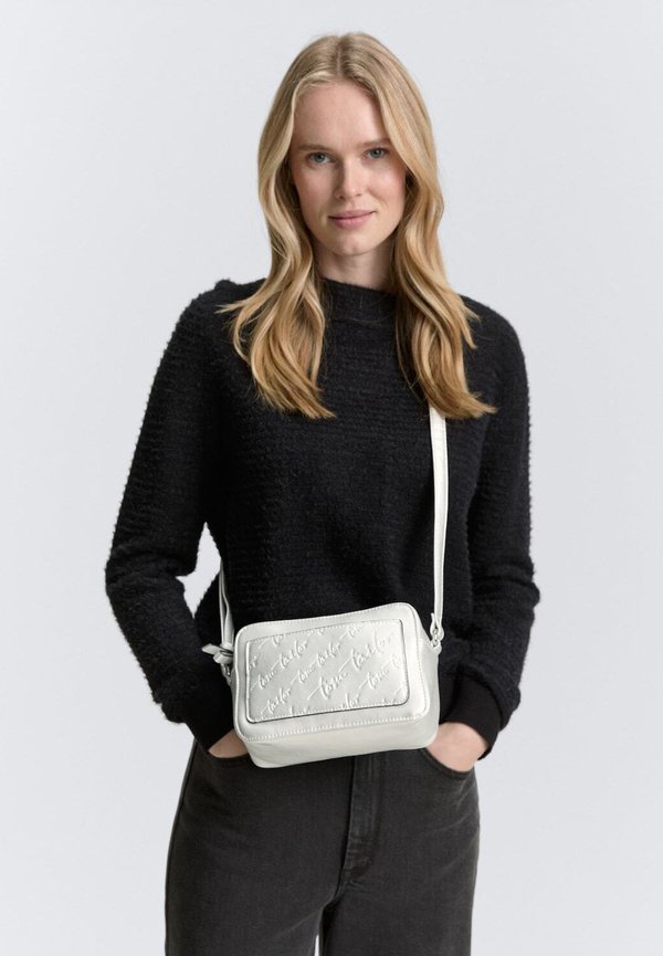 TOM TAILOR WENDI CAMERA BAG - Cross body bag - silber