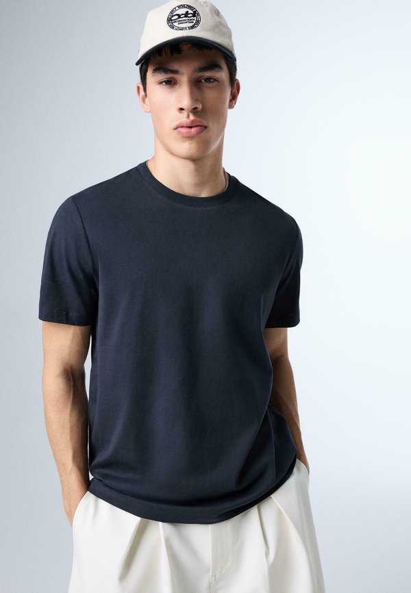 Bershka Basic T-shirt - royal blue