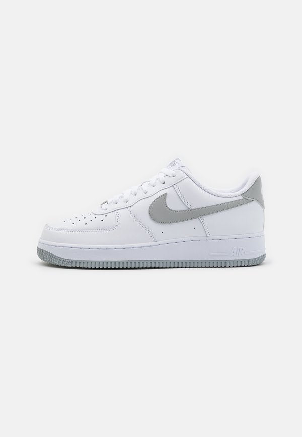 Nike Sportswear AIR FORCE ESSENTIAL - Trainers - white/light smoke grey