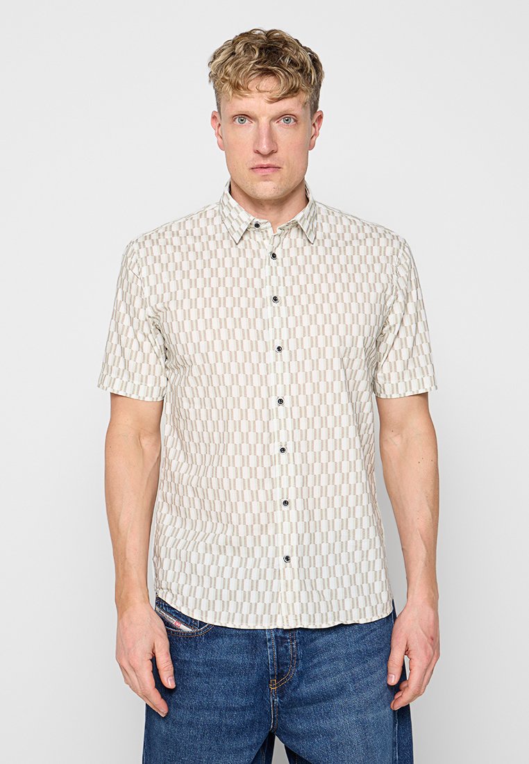 REGULAR FIT Media 1