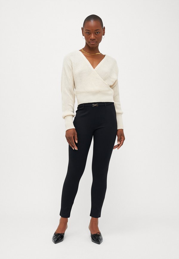 ONLY Petite ONLNINA V NECK