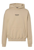 Beige Kapuzenpullover mit einer Vorderkängurutasche, gerippten Bündchen und Saum, mit "PEGADOR BUILT TO LAST" in Schwarz bedruckt.