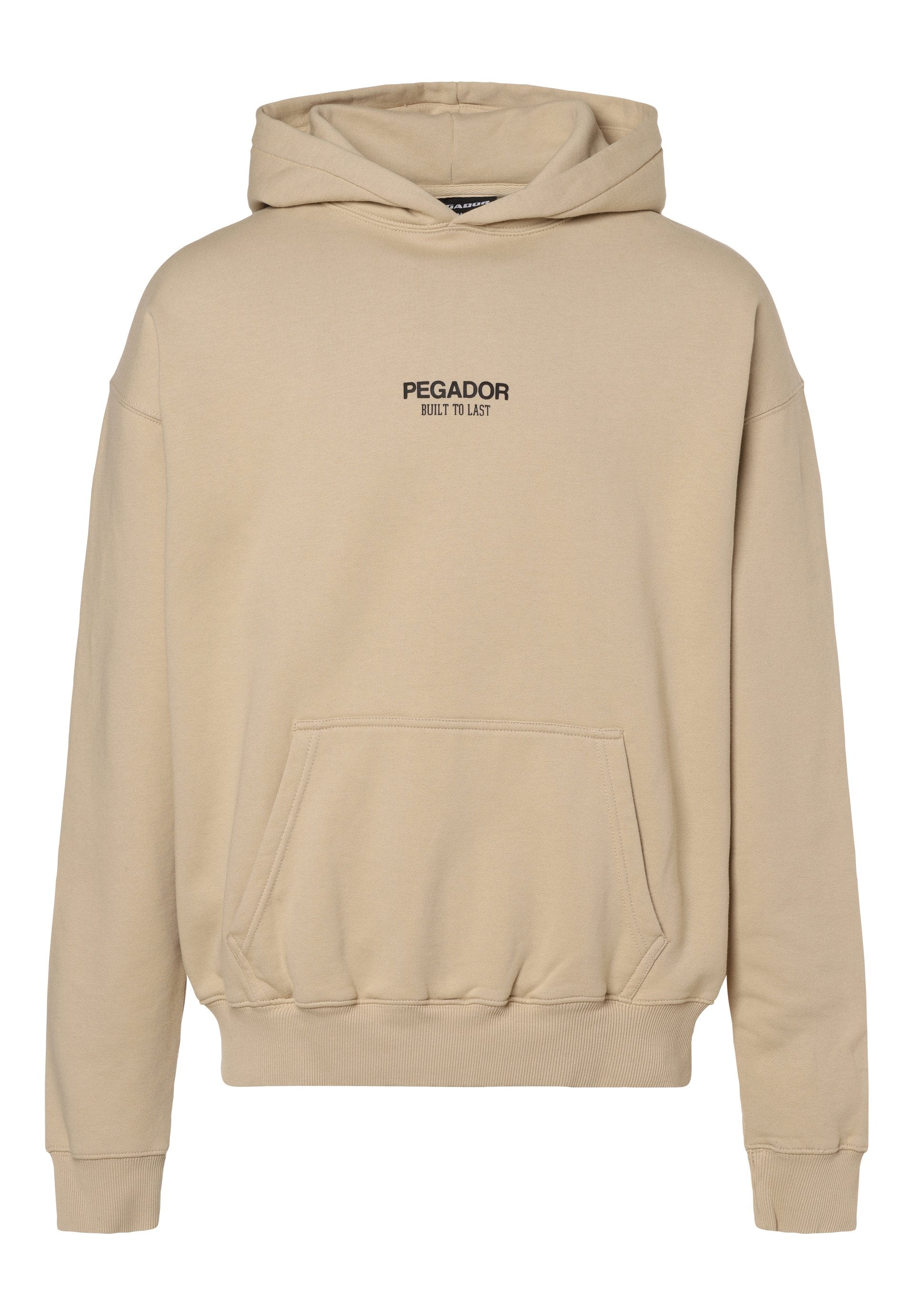 Beige Kapuzenpullover mit einer Vorderkängurutasche, gerippten Bündchen und Saum, mit "PEGADOR BUILT TO LAST" in Schwarz bedruckt.