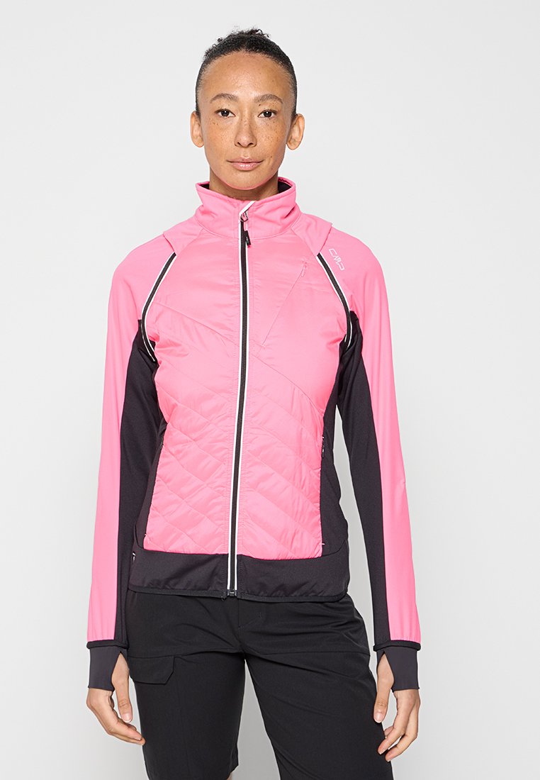 Rosa und schwarze Jacke mit Reißverschluss, gestepptem Vorderteil, hohem Kragen, tailliertem Design und langen Ärmeln; mit kontrastierenden Farbakzenten.