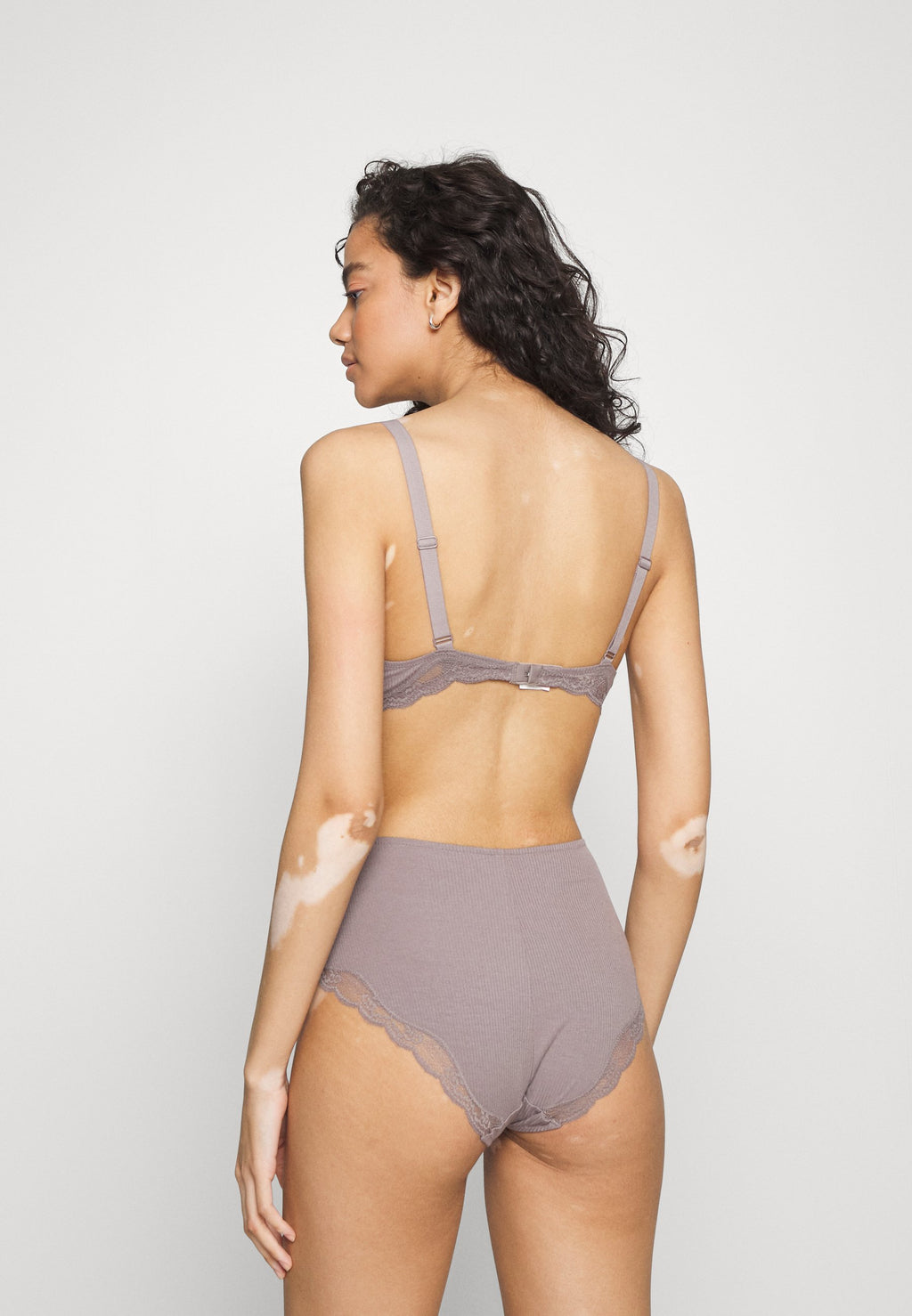 Triumph NATURAL SPOTLIGHT