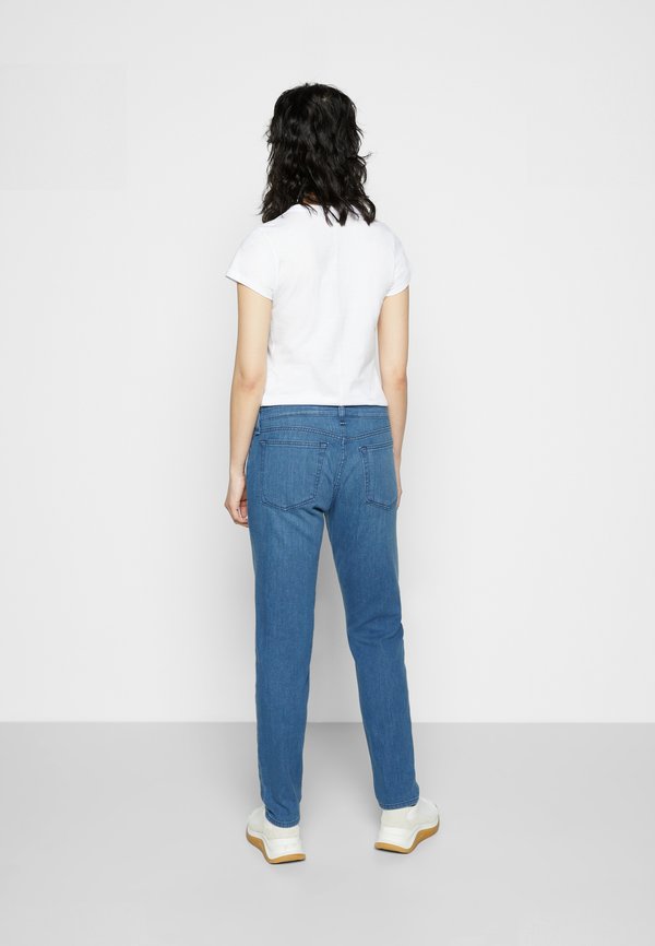 rag & bone DRE LOW-RISE SLIM BOYFRIEND WHITE LABEL